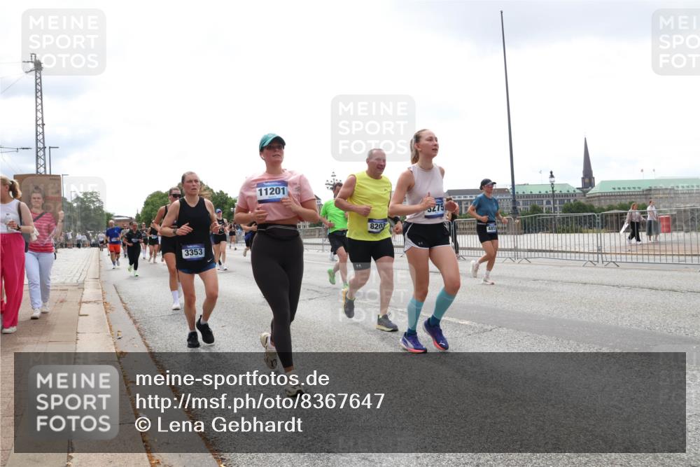 29.06.2025 - hella hamburg halbmarathon Lena Gebhardt http://msf.ph/oto/8367647 29.06.2025 10:39:33 Lombardsbrücke 3353, 11201, 8203, 5275, 1760, 1856, 1883, 2092, 2313, 2571, 2574, 2578, 2843, 2893, 2976, 2998, 3046, 3275, 3353, 3727, 4298, 4523, 4603, 4609, 4659, 4752, 4855, 4882, 5045, 5701, 6321, 6342, 6343, 6427, 6428, 6611, 6719, 6726, 6739, 6748, 7053, 7125, 7199, 7341, 7429, 7501, 7506, 7524, 7589, 7684, 7815, 8203, 8243, 8457, 8995, 9393, 9420, 9446, 9569, 9698, 9747, 9777, 10001, 10315, 10441, 10512, 10516 meine-sportfotos.de
