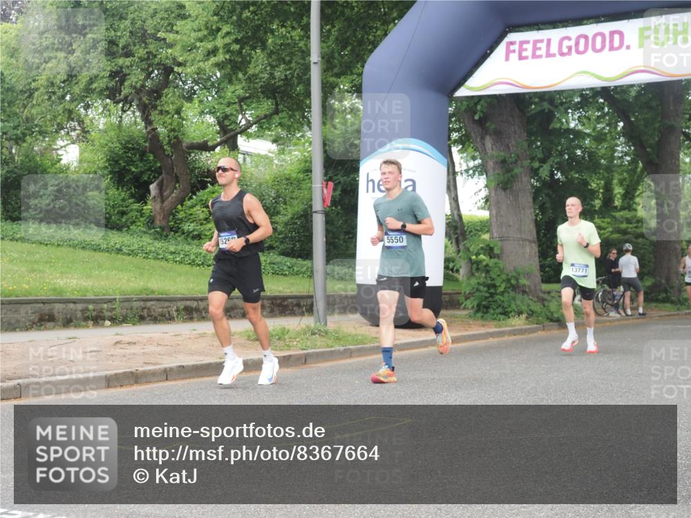 29.06.2025 - hella hamburg halbmarathon KatJ http://msf.ph/oto/8367664 29.06.2025 10:23:13 Zwischen KM18-KM19 5550, 7901 meine-sportfotos.de