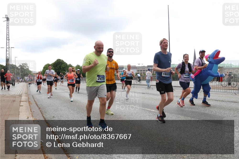29.06.2025 - hella hamburg halbmarathon Lena Gebhardt http://msf.ph/oto/8367667 29.06.2025 10:48:40 Lombardsbrücke 15489, 2475, 16935, 16498, 1142, 1167, 1584, 1645, 2037, 2160, 2195, 2418, 2437, 2438, 2475, 2627, 2716, 2756, 2792, 2909, 3215, 3224, 3320, 3504, 3661, 3933, 4588, 5010, 5479, 5480, 5585, 5781, 6015, 6143, 6437, 7062, 7203, 7532, 7947, 7948, 8461, 8719, 8760, 8948, 9552, 9775, 9787, 9921, 10059, 10145, 10204, 10366, 10524, 10654, 10656, 11364, 11365, 13814, 13845, 15715, 16498, 16499, 16701 meine-sportfotos.de