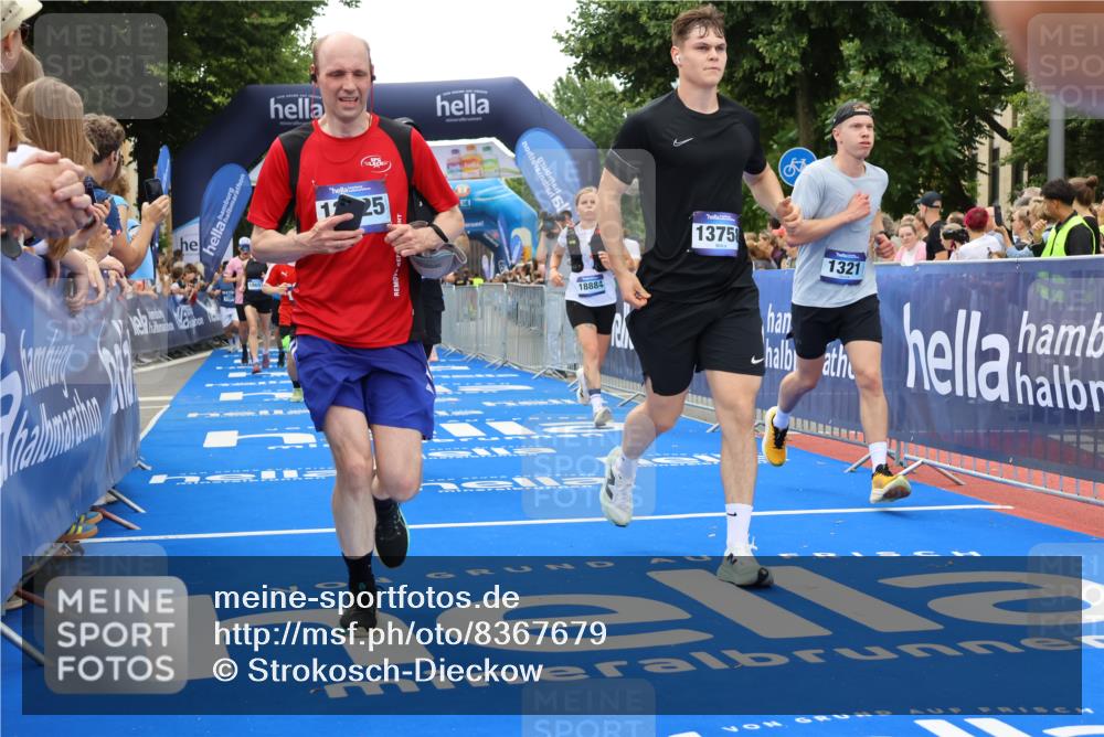 29.06.2025 - hella hamburg halbmarathon Strokosch-Dieckow http://msf.ph/oto/8367679 29.06.2025 10:50:01 Ziel 1216, 1321, 1507, 2020, 2540, 3562, 3692, 3852, 7100, 7657, 8313, 8454, 9031, 9213, 9303, 9491, 9965, 12203, 12271, 12527, 12733, 13225, 13282, 13758, 14257, 16403, 16716, 16732, 16887, 18228, 18657, 18658, 18884, 19112 meine-sportfotos.de