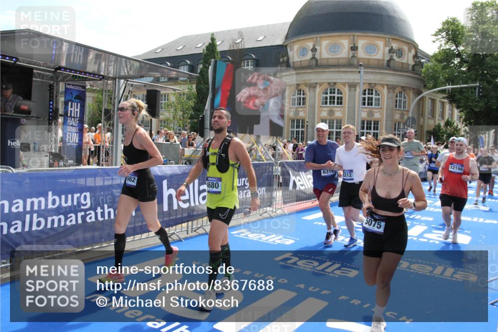 29.06.2025 - hella hamburg halbmarathon Michael Strokosch http://msf.ph/oto/8367688 29.06.2025 11:32:11 Ziel 3397, 4433, 4680, 4953, 5075, 6312, 6315, 6364, 6642, 7275, 9122, 9592, 10674, 11237, 11662, 12190, 12851, 12864, 13485, 13937, 14273, 15071, 15603, 17013, 17953, 18433 meine-sportfotos.de