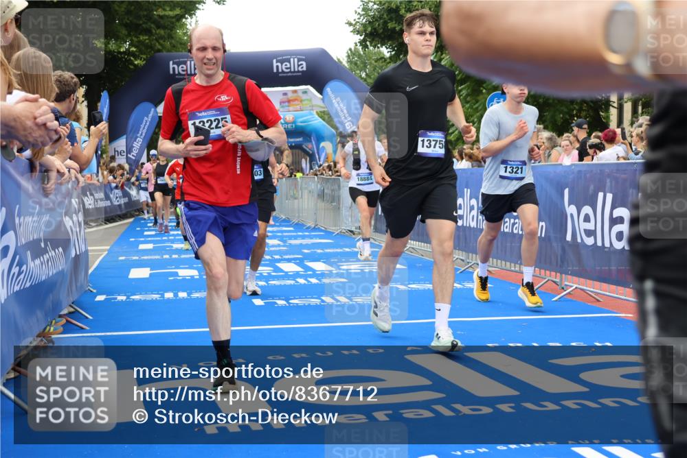 29.06.2025 - hella hamburg halbmarathon Strokosch-Dieckow http://msf.ph/oto/8367712 29.06.2025 10:50:01 Ziel 1216, 1321, 1507, 2020, 2540, 3562, 3692, 3852, 7100, 7657, 8313, 8454, 9031, 9213, 9303, 9491, 9965, 12203, 12271, 12527, 12733, 13225, 13282, 13758, 14257, 16403, 16716, 16732, 16887, 18228, 18657, 18658, 18884, 19112 meine-sportfotos.de