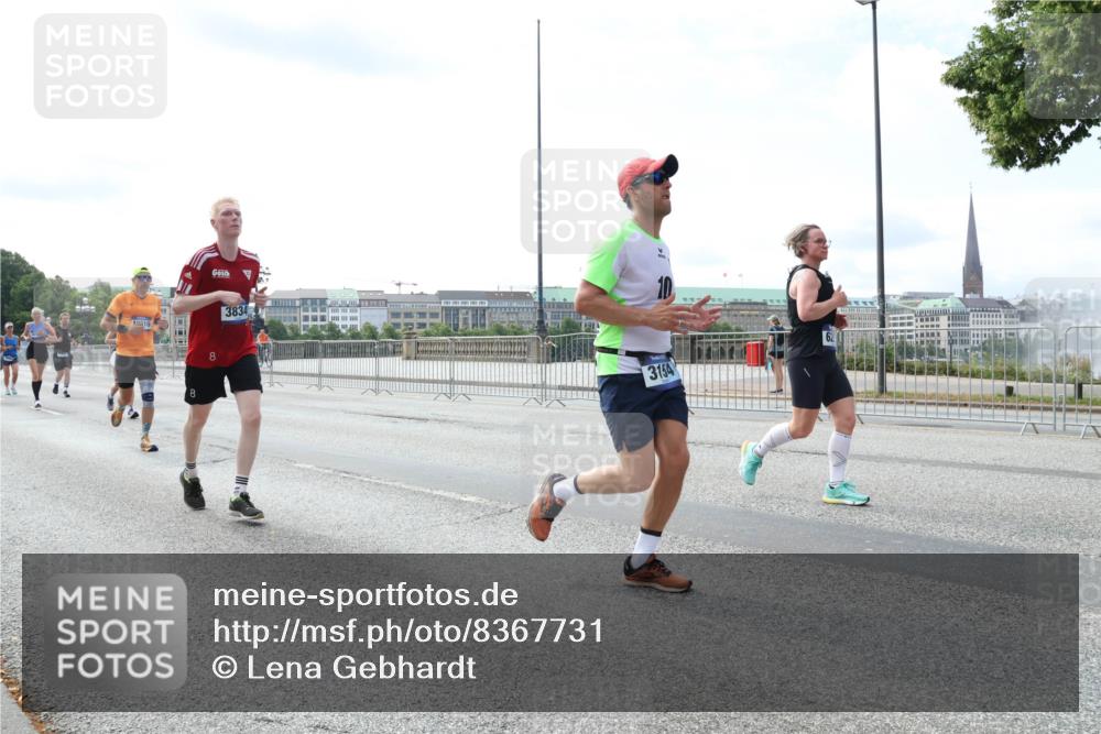 29.06.2025 - hella hamburg halbmarathon Lena Gebhardt http://msf.ph/oto/8367731 29.06.2025 10:14:37 Lombardsbrücke 10610, 8, 8, 3834, 3154, 1071, 1406, 1728, 2046, 2494, 2601, 2690, 2990, 3020, 3025, 3154, 3454, 3691, 3756, 3834, 3939, 4032, 5191, 5608, 5670, 5981, 6028, 6083, 6089, 6366, 6935, 7195, 7209, 7442, 7802, 7840, 7991, 8001, 8055, 8147, 8409, 8755, 8892, 9173, 9556, 9663, 9709, 9845, 10224, 10391, 10610, 10963, 12467, 12938, 13237, 13285, 14488, 16126 meine-sportfotos.de