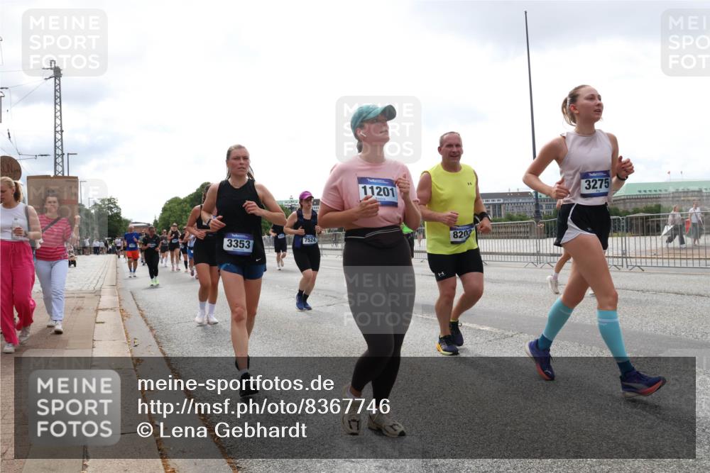 29.06.2025 - hella hamburg halbmarathon Lena Gebhardt http://msf.ph/oto/8367746 29.06.2025 10:39:33 Lombardsbrücke 3353, 7524, 11201, 8203, 3275, 1760, 1856, 1883, 2092, 2313, 2571, 2574, 2578, 2843, 2893, 2976, 2998, 3046, 3275, 3353, 3727, 4298, 4523, 4603, 4609, 4659, 4752, 4855, 4882, 5045, 5701, 6321, 6342, 6343, 6427, 6428, 6611, 6719, 6726, 6739, 6748, 7053, 7125, 7199, 7341, 7429, 7501, 7506, 7524, 7589, 7684, 7815, 8203, 8243, 8457, 8995, 9393, 9420, 9446, 9569, 9698, 9747, 9777, 10001, 10315, 10441, 10512, 10516 meine-sportfotos.de