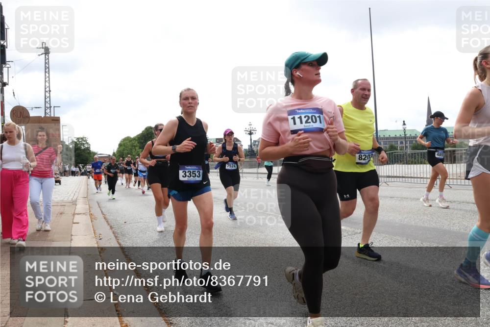 29.06.2025 - hella hamburg halbmarathon Lena Gebhardt http://msf.ph/oto/8367791 29.06.2025 10:39:34 Lombardsbrücke 3353, 7524, 11201, 8203, 4855, 1760, 1856, 1883, 2092, 2313, 2571, 2574, 2578, 2843, 2893, 2976, 2998, 3046, 3275, 3353, 3727, 4298, 4523, 4603, 4609, 4659, 4752, 4855, 4882, 5045, 5701, 6321, 6342, 6343, 6427, 6428, 6611, 6719, 6726, 6739, 6748, 7053, 7125, 7199, 7341, 7429, 7501, 7506, 7524, 7589, 7684, 7815, 8203, 8243, 8457, 8612, 8995, 9393, 9420, 9446, 9569, 9698, 9747, 9777, 10001, 10315, 10441, 10512, 10516 meine-sportfotos.de