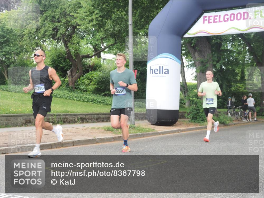 29.06.2025 - hella hamburg halbmarathon KatJ http://msf.ph/oto/8367798 29.06.2025 10:23:13 Zwischen KM18-KM19 5550, 7901 meine-sportfotos.de