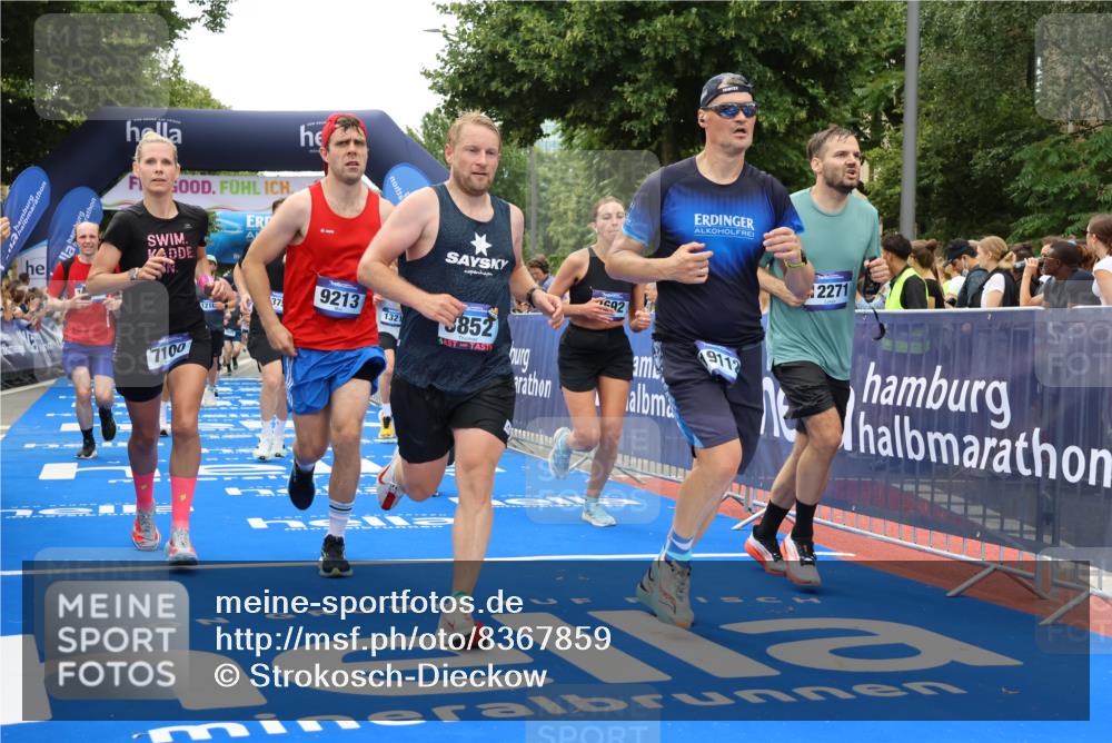 29.06.2025 - hella hamburg halbmarathon Strokosch-Dieckow http://msf.ph/oto/8367859 29.06.2025 10:49:59 Ziel 1216, 1321, 1507, 2020, 2540, 3562, 3692, 3852, 7100, 7657, 8454, 8455, 9031, 9213, 9303, 9491, 9965, 12203, 12271, 12527, 12733, 13225, 13758, 14257, 16403, 16716, 16732, 16887, 18228, 18657, 18658, 18884, 19112 meine-sportfotos.de