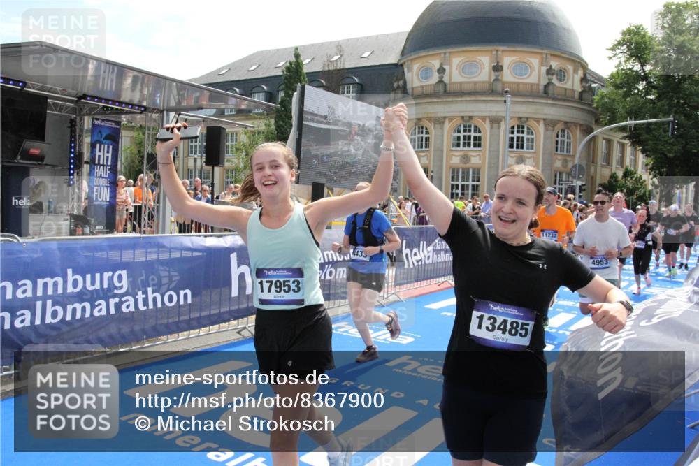 29.06.2025 - hella hamburg halbmarathon Michael Strokosch http://msf.ph/oto/8367900 29.06.2025 11:32:14 Ziel 3345, 3396, 3397, 4433, 4953, 6057, 6312, 6315, 6364, 7497, 10470, 10674, 11237, 12190, 12423, 12424, 12813, 12851, 12864, 13485, 14273, 15071, 15603, 16898, 17291, 17953, 18433, 18823 meine-sportfotos.de