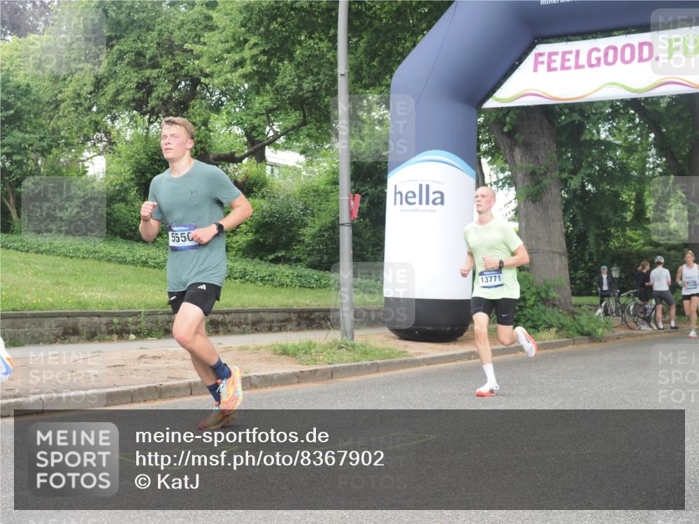 29.06.2025 - hella hamburg halbmarathon KatJ http://msf.ph/oto/8367902 29.06.2025 10:23:14 Zwischen KM18-KM19 5550, 7901 meine-sportfotos.de