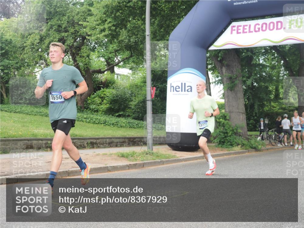 29.06.2025 - hella hamburg halbmarathon KatJ http://msf.ph/oto/8367929 29.06.2025 10:23:14 Zwischen KM18-KM19 5550, 7901 meine-sportfotos.de