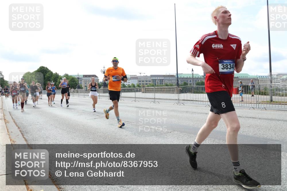 29.06.2025 - hella hamburg halbmarathon Lena Gebhardt http://msf.ph/oto/8367953 29.06.2025 10:14:38 Lombardsbrücke 15875, 17975, 106, 3834, 8, 1071, 1406, 1728, 2046, 2494, 2601, 2690, 2990, 3020, 3025, 3154, 3454, 3691, 3756, 3834, 3939, 5191, 5608, 5670, 5981, 6028, 6083, 6089, 6366, 6935, 7195, 7209, 7439, 7442, 7802, 7840, 7991, 8001, 8055, 8147, 8409, 8755, 8892, 9173, 9556, 9663, 9709, 9845, 10224, 10391, 10610, 10963, 12467, 13237, 13285, 14488, 16126 meine-sportfotos.de