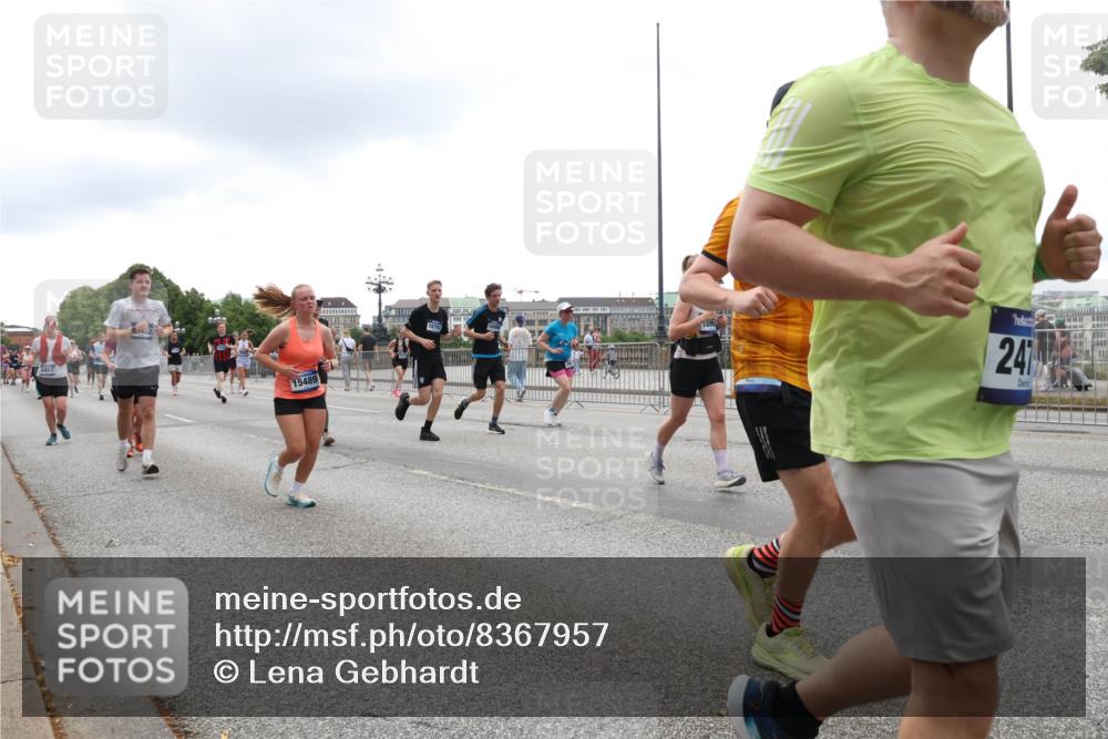 29.06.2025 - hella hamburg halbmarathon Lena Gebhardt http://msf.ph/oto/8367957 29.06.2025 10:48:41 Lombardsbrücke 15489, 16701, 1896, 247, 1142, 1167, 1584, 1645, 2037, 2160, 2195, 2437, 2438, 2475, 2627, 2716, 2756, 2792, 2909, 3215, 3224, 3320, 3504, 3661, 3933, 4588, 5010, 5479, 5480, 5585, 5781, 6015, 6143, 6437, 6566, 7062, 7203, 7532, 7947, 7948, 8461, 8719, 8760, 8948, 9552, 9775, 9787, 10059, 10145, 10204, 10366, 10524, 10654, 10656, 11364, 11365, 13814, 13845, 15715, 16498, 16499, 16701 meine-sportfotos.de