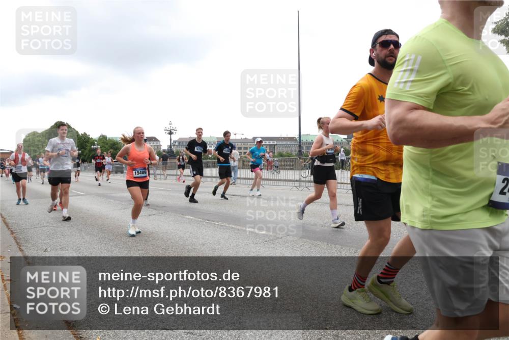 29.06.2025 - hella hamburg halbmarathon Lena Gebhardt http://msf.ph/oto/8367981 29.06.2025 10:48:41 Lombardsbrücke 8461, 15489, 16701, 2, 1142, 1167, 1584, 1645, 2037, 2160, 2195, 2437, 2438, 2475, 2627, 2716, 2756, 2792, 2909, 3215, 3224, 3320, 3504, 3661, 3933, 4588, 5010, 5479, 5480, 5585, 5781, 6015, 6143, 6437, 6566, 7062, 7203, 7532, 7947, 7948, 8461, 8719, 8760, 8948, 9552, 9775, 9787, 10059, 10145, 10204, 10366, 10524, 10654, 10656, 11364, 11365, 13814, 13845, 15715, 16498, 16499, 16701 meine-sportfotos.de