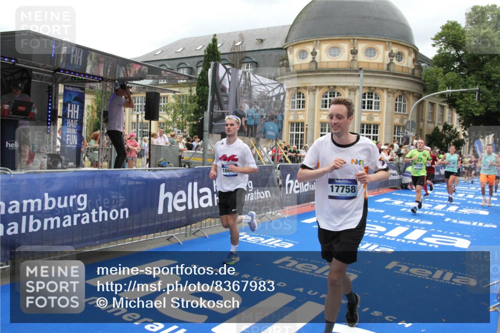 29.06.2025 - hella hamburg halbmarathon Michael Strokosch http://msf.ph/oto/8367983 29.06.2025 10:57:34 Ziel 2236, 2652, 3435, 4502, 5015, 5134, 5457, 5458, 5728, 6281, 6302, 8393, 12144, 13245, 13394, 15695, 16093, 17758, 17828 meine-sportfotos.de