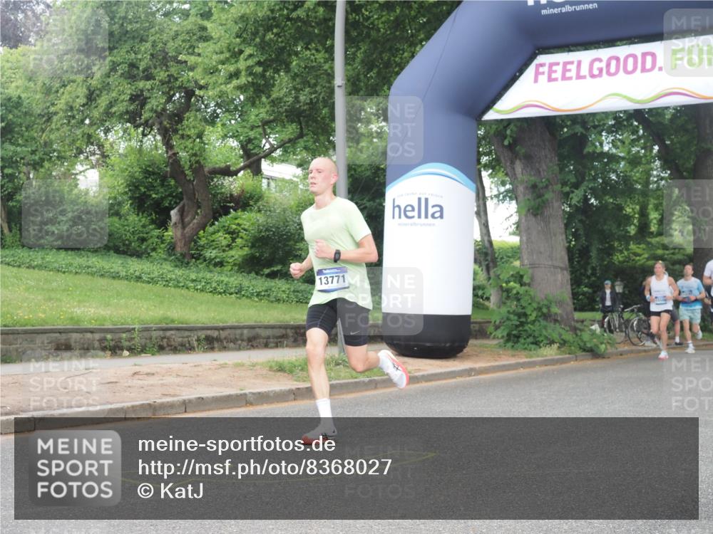 29.06.2025 - hella hamburg halbmarathon KatJ http://msf.ph/oto/8368027 29.06.2025 10:23:15 Zwischen KM18-KM19 5550, 7901 meine-sportfotos.de