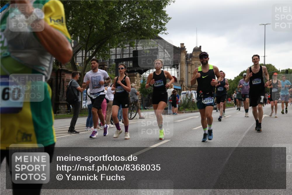 29.06.2025 - hella hamburg halbmarathon Yannick Fuchs http://msf.ph/oto/8368035 29.06.2025 10:53:27 20KM 2348, 2584, 2780, 3114, 3279, 3425, 3983, 4088, 4238, 4592, 4796, 5885, 6087, 6220, 6438, 7031, 7223, 7287, 8030, 9985, 10488, 10587, 10759, 10896, 10943, 11018, 11757, 11935, 11938, 12206, 12261, 12564, 12736, 12779, 12862, 13583, 13706, 13761, 14567, 14732, 14902, 14928, 14965, 15232, 15284, 15785, 16227, 16341, 16530, 16754, 16910, 16915, 16980, 17176, 17304, 17503, 17630, 18467, 18485, 18716, 18855, 19015, 19160 meine-sportfotos.de