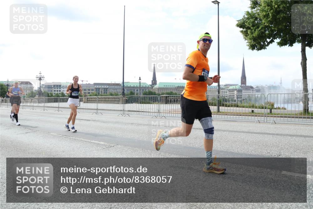 29.06.2025 - hella hamburg halbmarathon Lena Gebhardt http://msf.ph/oto/8368057 29.06.2025 10:14:39 Lombardsbrücke 17975, 1071, 1406, 1728, 2046, 2494, 2601, 2690, 2990, 3020, 3025, 3154, 3454, 3691, 3756, 3834, 3939, 5191, 5608, 5670, 5981, 6028, 6083, 6089, 6366, 6935, 7195, 7209, 7439, 7442, 7802, 7840, 7991, 8001, 8055, 8147, 8239, 8409, 8522, 8755, 8892, 9173, 9556, 9663, 9709, 9845, 10224, 10391, 10610, 10963, 12467, 13237, 13285, 14488, 16126 meine-sportfotos.de