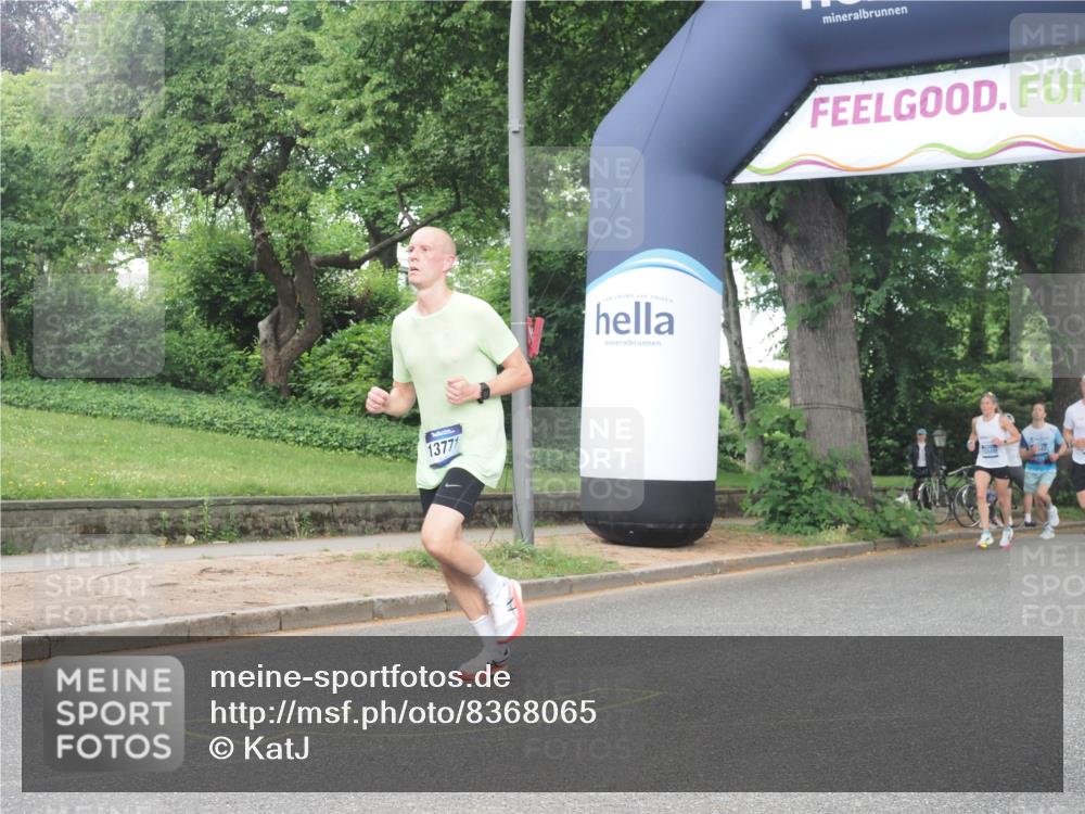 29.06.2025 - hella hamburg halbmarathon KatJ http://msf.ph/oto/8368065 29.06.2025 10:23:15 Zwischen KM18-KM19 5550, 7901 meine-sportfotos.de