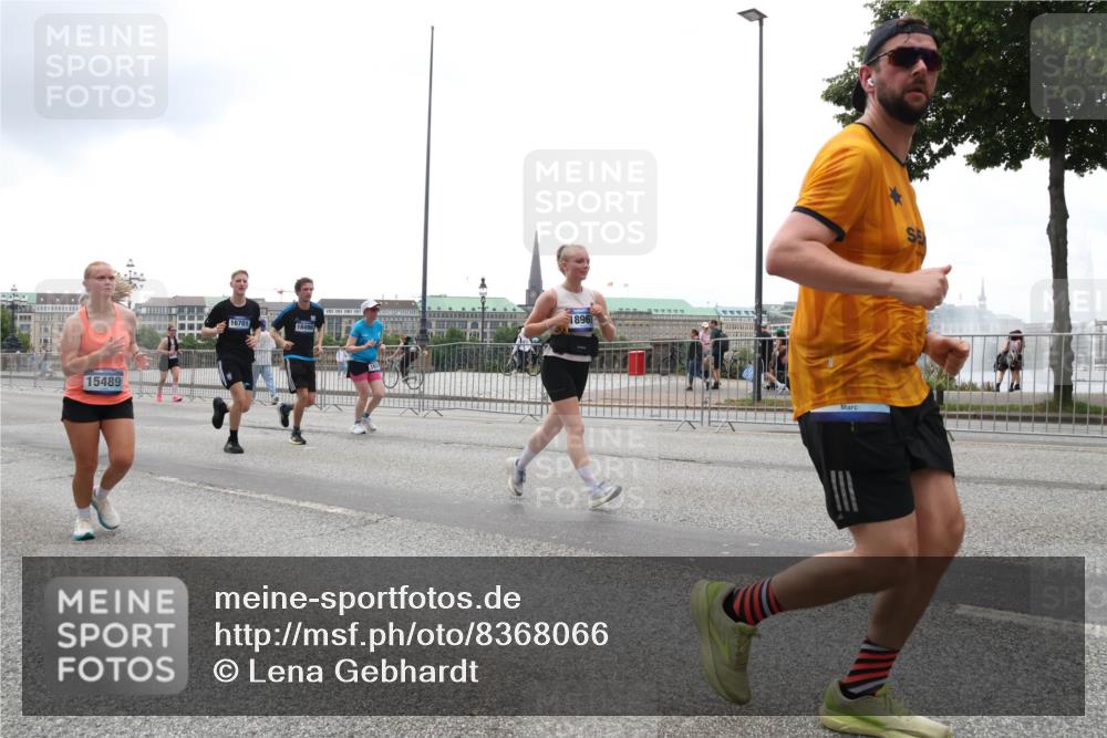 29.06.2025 - hella hamburg halbmarathon Lena Gebhardt http://msf.ph/oto/8368066 29.06.2025 10:48:41 Lombardsbrücke 15489, 16701, 1896, 18496, 1142, 1167, 1584, 1645, 2037, 2160, 2195, 2437, 2438, 2475, 2627, 2716, 2756, 2792, 2909, 3215, 3224, 3320, 3504, 3661, 3933, 4588, 5010, 5479, 5480, 5585, 5781, 6015, 6143, 6437, 6566, 7062, 7203, 7532, 7947, 7948, 8461, 8719, 8760, 8948, 9552, 9775, 9787, 10059, 10145, 10204, 10366, 10524, 10654, 10656, 11364, 11365, 13814, 13845, 15715, 16498, 16499, 16701 meine-sportfotos.de