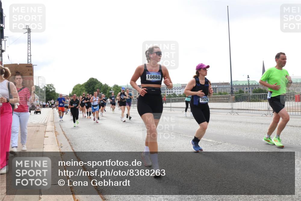 29.06.2025 - hella hamburg halbmarathon Lena Gebhardt http://msf.ph/oto/8368263 29.06.2025 10:39:35 Lombardsbrücke 10888, 7524, 1760, 1856, 1883, 2092, 2313, 2571, 2574, 2578, 2843, 2893, 2976, 2998, 3046, 3275, 3353, 3727, 4298, 4523, 4603, 4609, 4659, 4752, 4855, 4882, 5045, 5701, 6321, 6342, 6343, 6427, 6428, 6719, 6726, 6739, 6748, 7053, 7125, 7199, 7341, 7429, 7501, 7506, 7524, 7589, 7684, 7815, 8107, 8203, 8243, 8457, 8612, 8995, 9393, 9420, 9446, 9569, 9698, 9747, 9777, 10001, 10315, 10441, 10512, 10516 meine-sportfotos.de