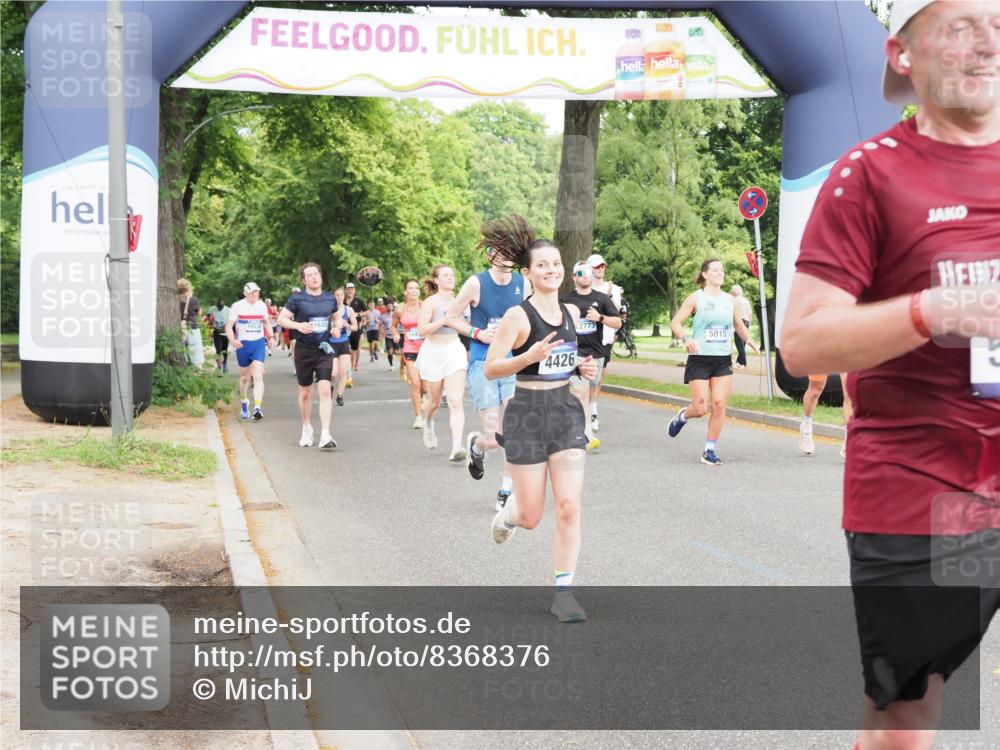 29.06.2025 - hella hamburg halbmarathon MichiJ http://msf.ph/oto/8368376 29.06.2025 10:44:16 Zwischen KM18-KM19 1200, 1833, 2025, 2488, 3413, 3859, 4426, 5015, 5134, 5457, 5458, 5728, 12773, 12774, 13376, 15110, 15584, 15726, 16830, 17769, 18966 meine-sportfotos.de