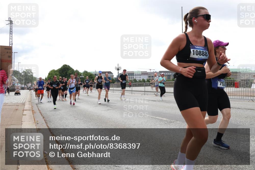 29.06.2025 - hella hamburg halbmarathon Lena Gebhardt http://msf.ph/oto/8368397 29.06.2025 10:39:36 Lombardsbrücke 10849, 2843, 10888, 752, 1760, 1856, 1883, 2092, 2313, 2571, 2574, 2578, 2843, 2893, 2976, 2998, 3046, 3275, 3353, 3727, 4298, 4523, 4603, 4609, 4659, 4752, 4855, 4882, 5045, 5701, 6321, 6342, 6343, 6427, 6428, 6719, 6726, 6739, 6748, 7053, 7125, 7199, 7341, 7429, 7501, 7506, 7524, 7684, 7815, 8107, 8203, 8243, 8612, 8995, 9393, 9420, 9446, 9569, 9698, 9747, 9777, 10001, 10315, 10441, 10512, 10516 meine-sportfotos.de