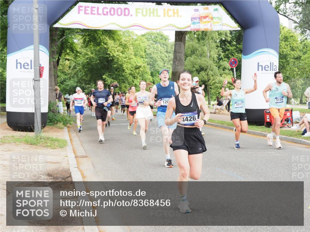 29.06.2025 - hella hamburg halbmarathon MichiJ http://msf.ph/oto/8368456 29.06.2025 10:44:17 Zwischen KM18-KM19 1200, 1833, 2488, 3413, 3859, 4426, 5015, 5134, 5457, 5458, 5728, 12773, 12774, 13376, 15110, 15584, 15726, 16531, 16830, 17769, 17848, 18966 meine-sportfotos.de