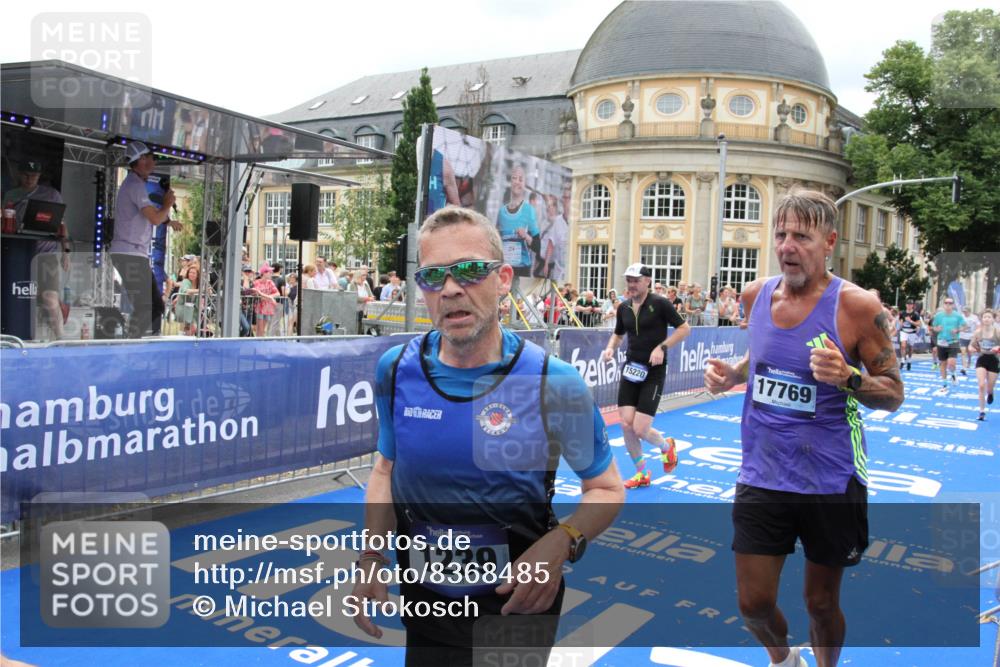 29.06.2025 - hella hamburg halbmarathon Michael Strokosch http://msf.ph/oto/8368485 29.06.2025 10:57:42 Ziel 1239, 1715, 1719, 2606, 2652, 5457, 5458, 10133, 12774, 13523, 14571, 14951, 15217, 15220, 17455, 17769, 17814, 18388, 18985 meine-sportfotos.de