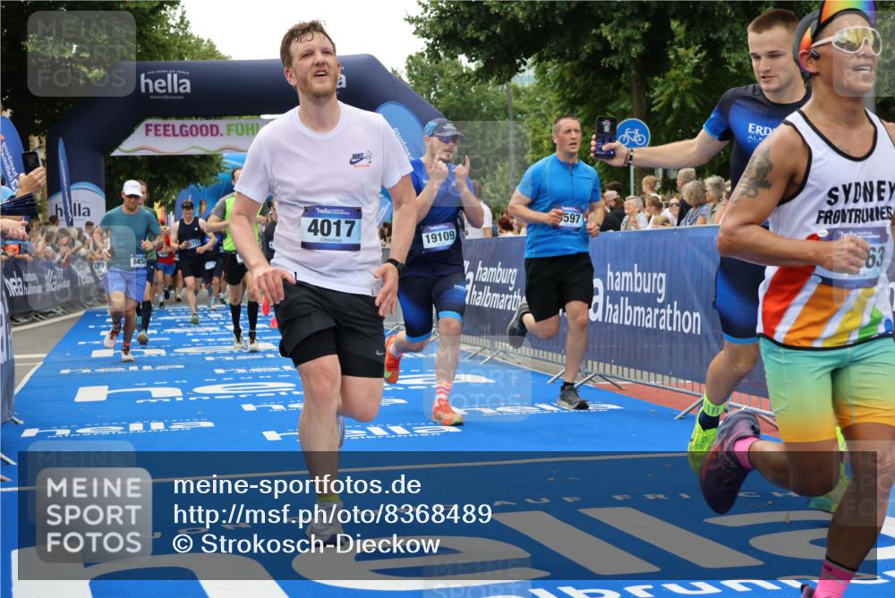 29.06.2025 - hella hamburg halbmarathon Strokosch-Dieckow http://msf.ph/oto/8368489 29.06.2025 10:49:52 Ziel 2540, 3692, 3852, 4017, 5460, 6125, 7100, 8454, 8455, 9126, 9200, 9213, 9491, 9597, 9924, 11975, 12271, 12527, 12733, 13463, 16716, 16732, 16800, 16887, 17753, 19109, 19112, 19122 meine-sportfotos.de