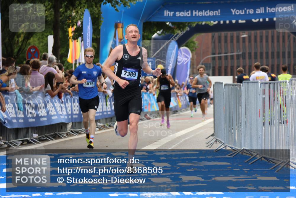 29.06.2025 - hella hamburg halbmarathon Strokosch-Dieckow http://msf.ph/oto/8368505 29.06.2025 10:28:12 Ziel 3075, 7389, 15883 meine-sportfotos.de