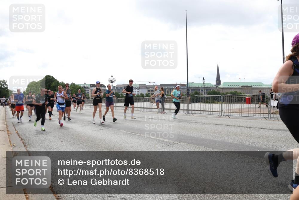 29.06.2025 - hella hamburg halbmarathon Lena Gebhardt http://msf.ph/oto/8368518 29.06.2025 10:39:36 Lombardsbrücke 12217, 1084, 19104, 1760, 1856, 1883, 2092, 2313, 2571, 2574, 2578, 2843, 2893, 2976, 2998, 3046, 3275, 3353, 3727, 4298, 4523, 4603, 4609, 4659, 4752, 4855, 4882, 5045, 5701, 6321, 6342, 6343, 6427, 6428, 6719, 6726, 6739, 6748, 7053, 7125, 7199, 7341, 7429, 7501, 7506, 7524, 7684, 7815, 8107, 8203, 8243, 8612, 8995, 9393, 9420, 9446, 9569, 9698, 9747, 9777, 10001, 10315, 10441, 10512, 10516 meine-sportfotos.de