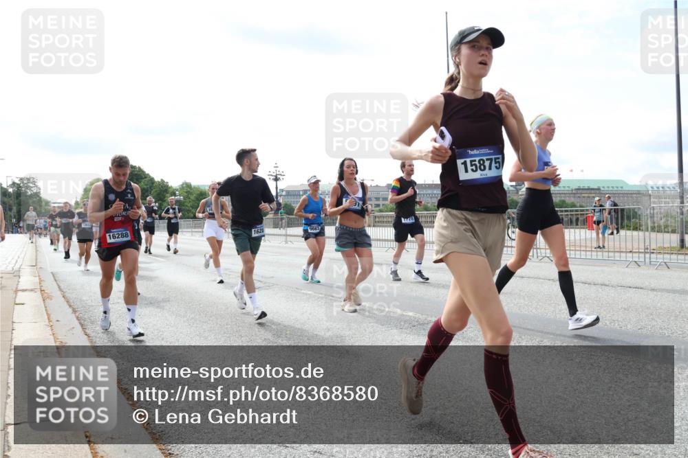 29.06.2025 - hella hamburg halbmarathon Lena Gebhardt http://msf.ph/oto/8368580 29.06.2025 10:14:42 Lombardsbrücke 16288, 1628, 1728, 15875, 1071, 1379, 1406, 1575, 1728, 2046, 2494, 2601, 2690, 2990, 3020, 3025, 3154, 3454, 3691, 3756, 3834, 3939, 4641, 5191, 5608, 5670, 5981, 6028, 6083, 6089, 6366, 6935, 7195, 7209, 7439, 7442, 7802, 7840, 7991, 8055, 8147, 8239, 8409, 8522, 8563, 8755, 8854, 8892, 9173, 9556, 9663, 9709, 9845, 10224, 10391, 10610, 10717, 10963, 12467, 13237, 13285, 14488, 16126 meine-sportfotos.de