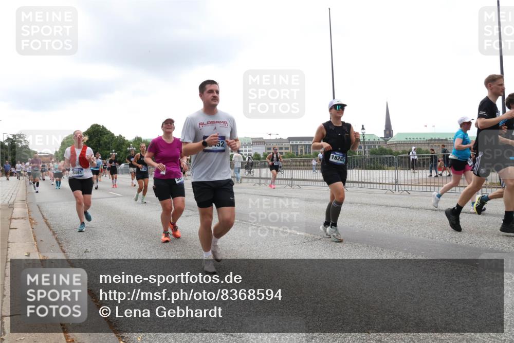 29.06.2025 - hella hamburg halbmarathon Lena Gebhardt http://msf.ph/oto/8368594 29.06.2025 10:48:43 Lombardsbrücke 8461, 52, 18282, 1142, 1167, 1584, 1645, 2160, 2195, 2437, 2438, 2475, 2627, 2716, 2756, 2792, 2909, 3215, 3224, 3320, 3661, 4588, 5010, 5479, 5480, 5781, 6015, 6143, 6437, 6566, 7062, 7203, 7532, 7947, 7948, 8461, 8719, 8760, 8948, 9552, 9775, 9787, 10059, 10081, 10204, 10366, 10524, 10654, 10656, 11000, 11364, 11365, 13814, 13845, 15715, 16498, 16499, 16701 meine-sportfotos.de
