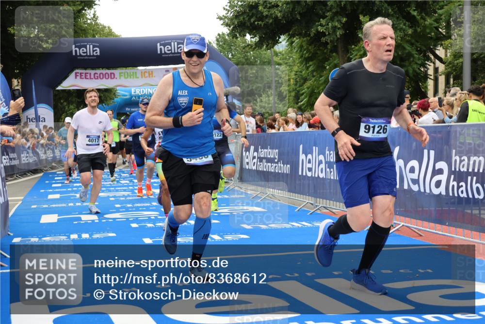 29.06.2025 - hella hamburg halbmarathon Strokosch-Dieckow http://msf.ph/oto/8368612 29.06.2025 10:49:50 Ziel 2540, 3543, 4017, 5460, 5894, 6125, 8454, 8455, 9126, 9200, 9491, 9551, 9597, 9723, 9924, 11975, 12527, 12733, 13159, 13463, 14794, 16716, 16732, 16800, 16887, 17282, 17753, 19109, 19122 meine-sportfotos.de