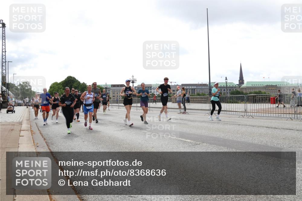 29.06.2025 - hella hamburg halbmarathon Lena Gebhardt http://msf.ph/oto/8368636 29.06.2025 10:39:36 Lombardsbrücke 12217, 10849, 19104, 1760, 1856, 1883, 2092, 2313, 2571, 2574, 2578, 2843, 2893, 2976, 2998, 3046, 3275, 3353, 3727, 4298, 4523, 4603, 4609, 4659, 4752, 4855, 4882, 5045, 5701, 6321, 6342, 6343, 6427, 6428, 6719, 6726, 6739, 6748, 7053, 7125, 7199, 7341, 7429, 7501, 7506, 7524, 7684, 7815, 8107, 8203, 8243, 8612, 8995, 9393, 9420, 9446, 9569, 9698, 9747, 9777, 10001, 10315, 10441, 10512, 10516 meine-sportfotos.de