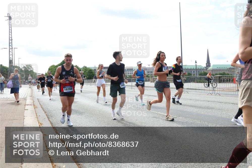 29.06.2025 - hella hamburg halbmarathon Lena Gebhardt http://msf.ph/oto/8368637 29.06.2025 10:14:42 Lombardsbrücke 13673, 16288, 162, 9663, 51, 1071, 1379, 1406, 1575, 1728, 2046, 2494, 2601, 2690, 2990, 3020, 3025, 3154, 3454, 3691, 3756, 3834, 3939, 4641, 5191, 5608, 5670, 5981, 6028, 6083, 6089, 6366, 6935, 7195, 7209, 7439, 7442, 7802, 7840, 7991, 8055, 8147, 8239, 8409, 8522, 8563, 8755, 8854, 8892, 9173, 9556, 9663, 9709, 9845, 10224, 10391, 10610, 10717, 10963, 12467, 13237, 13285, 14488, 16126 meine-sportfotos.de