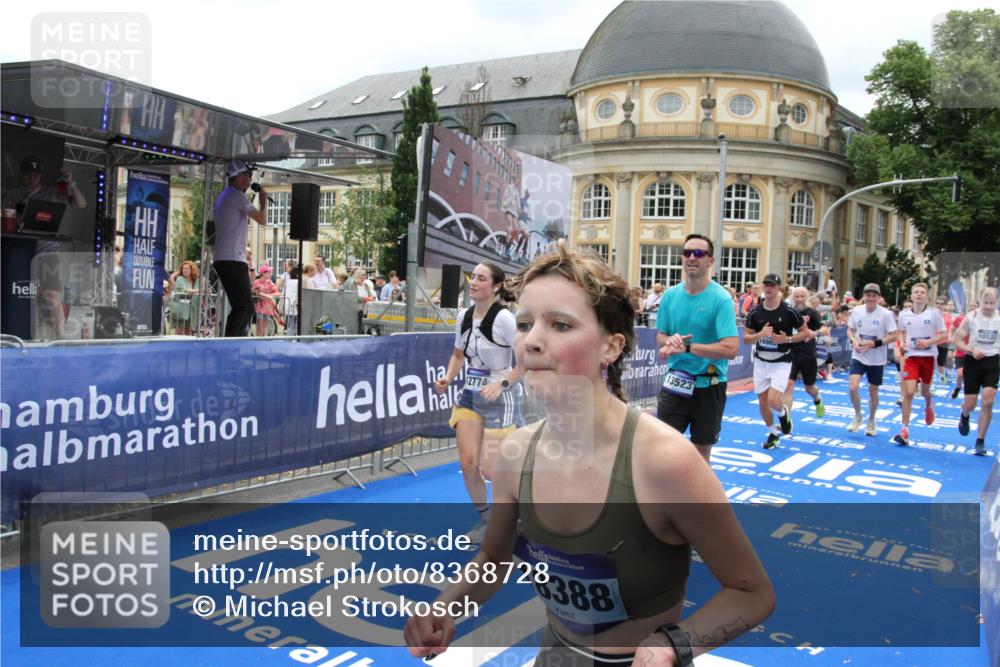 29.06.2025 - hella hamburg halbmarathon Michael Strokosch http://msf.ph/oto/8368728 29.06.2025 10:57:46 Ziel 1715, 1719, 1972, 2606, 5391, 7833, 10133, 12440, 12774, 13523, 14737, 15217, 15220, 16418, 17201, 17455, 17814, 18388, 18508, 18727, 18985 meine-sportfotos.de