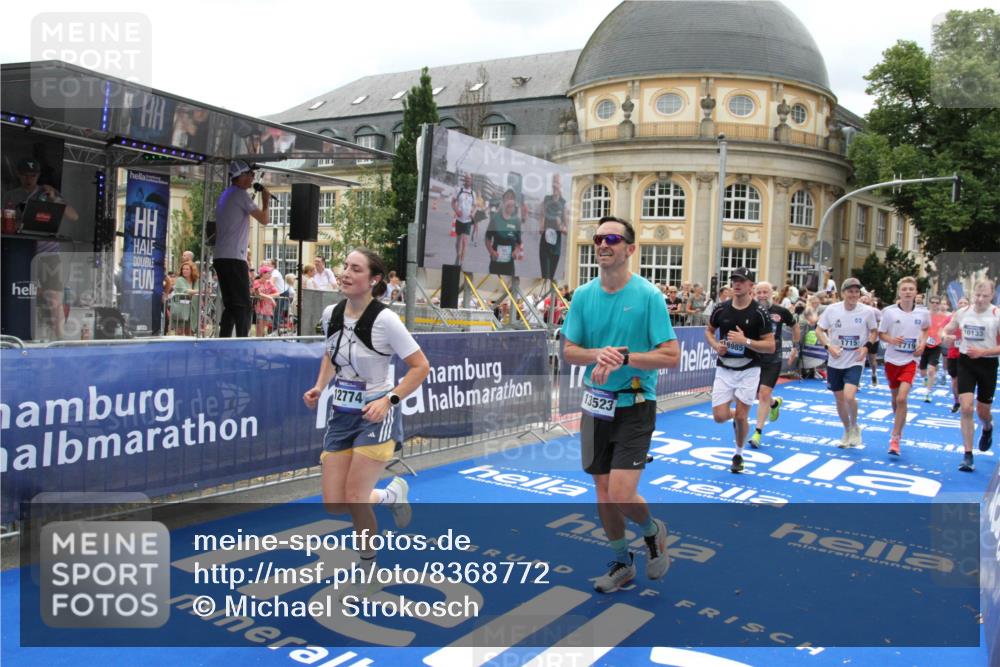 29.06.2025 - hella hamburg halbmarathon Michael Strokosch http://msf.ph/oto/8368772 29.06.2025 10:57:47 Ziel 1715, 1719, 1972, 2034, 2606, 5391, 7833, 10133, 10599, 12440, 12774, 13523, 14737, 15217, 16418, 17201, 17455, 18388, 18508, 18727, 18985 meine-sportfotos.de