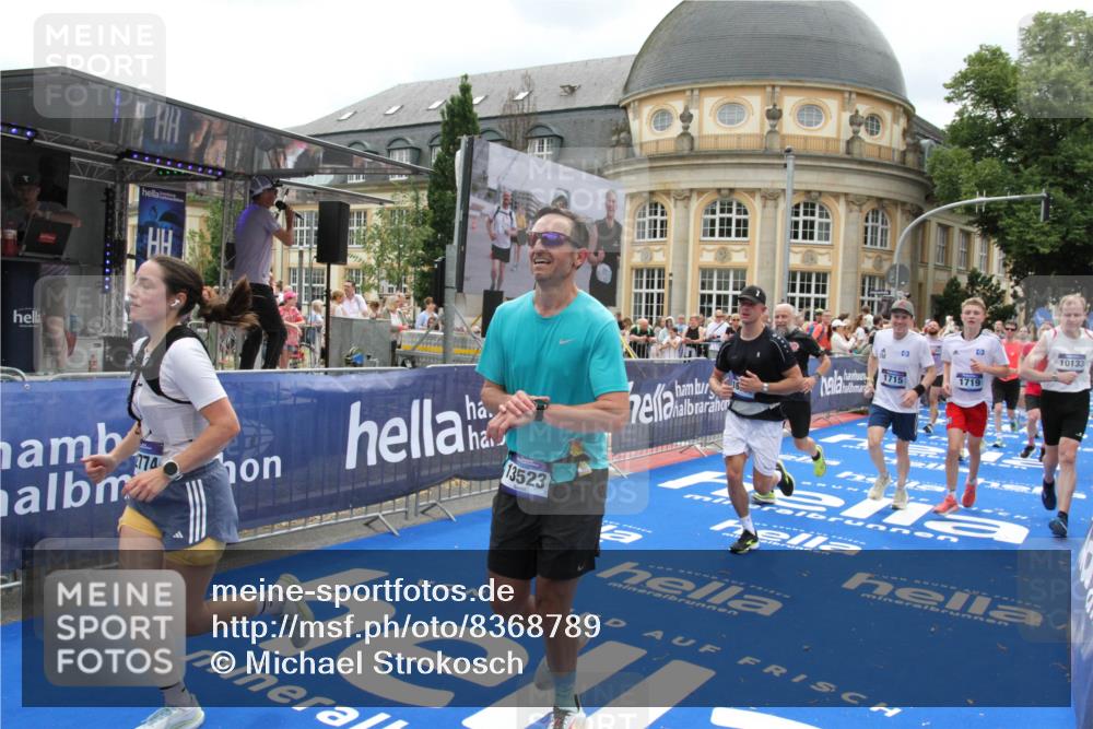29.06.2025 - hella hamburg halbmarathon Michael Strokosch http://msf.ph/oto/8368789 29.06.2025 10:57:47 Ziel 1715, 1719, 1972, 2034, 2606, 5391, 7833, 10133, 10599, 12440, 12774, 13523, 14737, 15217, 16418, 17201, 17455, 18388, 18508, 18727, 18985 meine-sportfotos.de