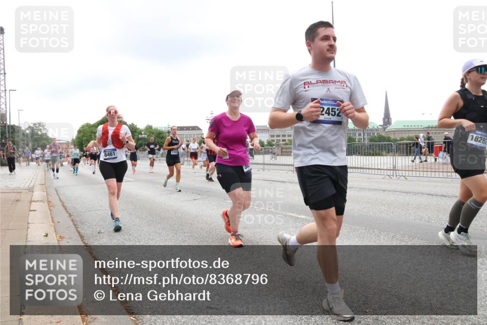 29.06.2025 - hella hamburg halbmarathon Lena Gebhardt http://msf.ph/oto/8368796 29.06.2025 10:48:44 Lombardsbrücke 8461, 1142, 2452, 18282, 1142, 1167, 1584, 2160, 2195, 2437, 2438, 2475, 2627, 2716, 2792, 2909, 3215, 3224, 3320, 3661, 5010, 5479, 5480, 5551, 5781, 6015, 6143, 6437, 6566, 7062, 7203, 7532, 7947, 7948, 8461, 8719, 8760, 8948, 9552, 9775, 9787, 10059, 10081, 10204, 10366, 10524, 10654, 10656, 11000, 11364, 11365, 13814, 13845, 15715, 16498, 16499, 16701 meine-sportfotos.de