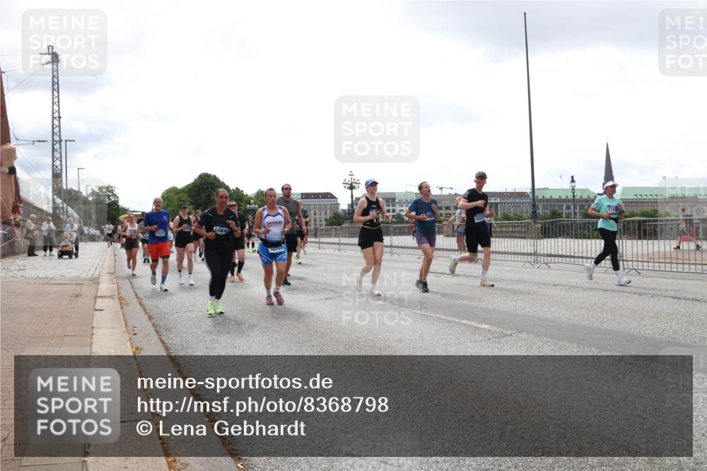 29.06.2025 - hella hamburg halbmarathon Lena Gebhardt http://msf.ph/oto/8368798 29.06.2025 10:39:37 Lombardsbrücke 12212, 10849, 6321, 11175, 16104, 1760, 1856, 1883, 2092, 2313, 2571, 2574, 2578, 2843, 2893, 2976, 2998, 3046, 3275, 3353, 3727, 3882, 3883, 3884, 4298, 4523, 4603, 4609, 4659, 4752, 4855, 4882, 5045, 5701, 6321, 6342, 6343, 6427, 6428, 6719, 6726, 6739, 6748, 7045, 7053, 7125, 7199, 7341, 7429, 7501, 7506, 7524, 7684, 7815, 8107, 8203, 8243, 8612, 8995, 9393, 9420, 9446, 9569, 9698, 9747, 9777, 10001, 10315, 10441, 10512, 10516 meine-sportfotos.de