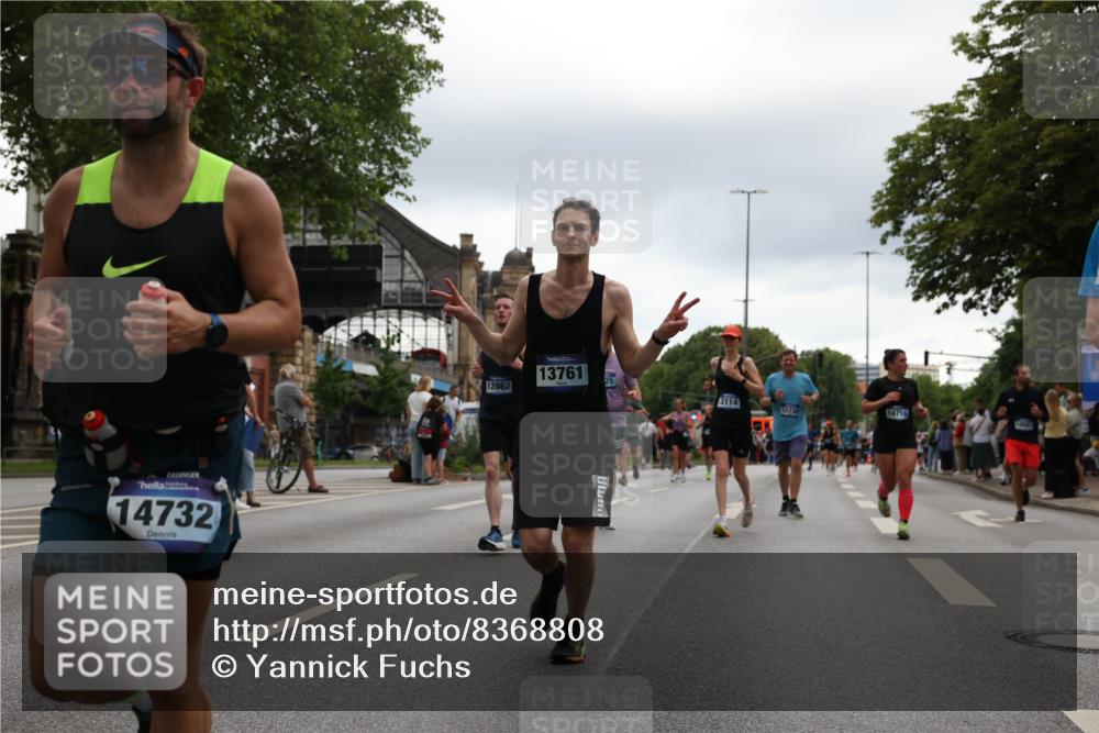 29.06.2025 - hella hamburg halbmarathon Yannick Fuchs http://msf.ph/oto/8368808 29.06.2025 10:53:29 20KM 2348, 2780, 3114, 3279, 3425, 4238, 4796, 4986, 5885, 6087, 6220, 6438, 7031, 7223, 7287, 8030, 8326, 8807, 9985, 10488, 10587, 10896, 10943, 11018, 11114, 11757, 11935, 11938, 12206, 12261, 12564, 12736, 12779, 12862, 13583, 13706, 13761, 14567, 14732, 14902, 14928, 14965, 15232, 15284, 15785, 16227, 16530, 16754, 16910, 16915, 16980, 17176, 17304, 17503, 17630, 18467, 18485, 18716, 18855, 19015, 19160 meine-sportfotos.de