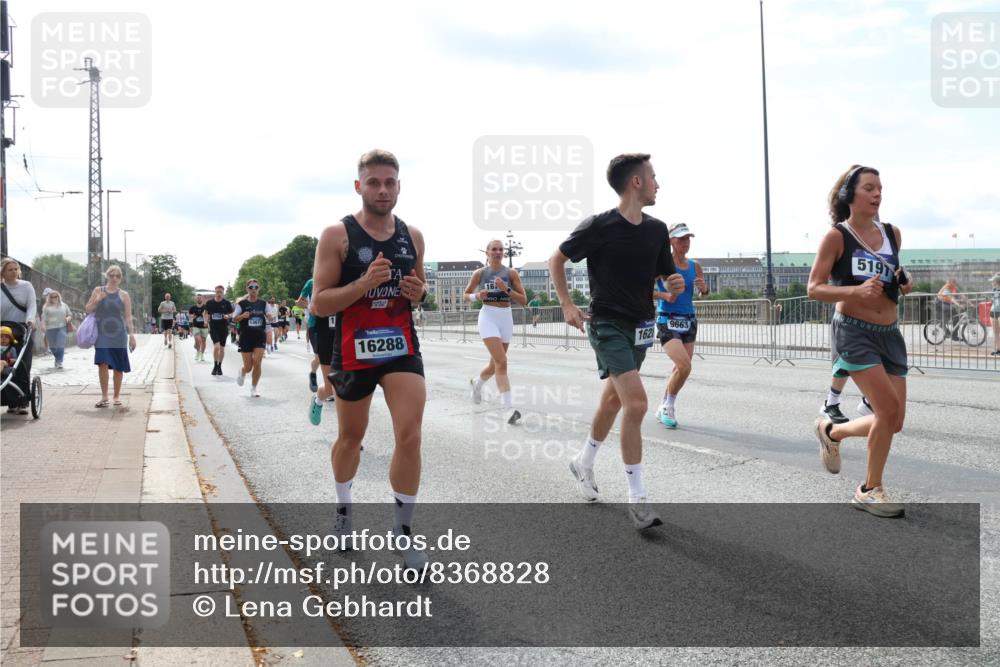 29.06.2025 - hella hamburg halbmarathon Lena Gebhardt http://msf.ph/oto/8368828 29.06.2025 10:14:43 Lombardsbrücke 13673, 16288, 16, 162, 5191, 9663, 1071, 1379, 1406, 1575, 1728, 2046, 2140, 2494, 2601, 2690, 2990, 3020, 3025, 3154, 3454, 3507, 3509, 3691, 3756, 3834, 3939, 4641, 5191, 5608, 5670, 5800, 5981, 6028, 6083, 6089, 6181, 6248, 6366, 6935, 7195, 7209, 7439, 7442, 7802, 7840, 7991, 8055, 8147, 8239, 8409, 8522, 8563, 8755, 8854, 8892, 9173, 9556, 9663, 9709, 9911, 10224, 10391, 10610, 10717, 10963, 12467, 13237, 14488, 16126 meine-sportfotos.de