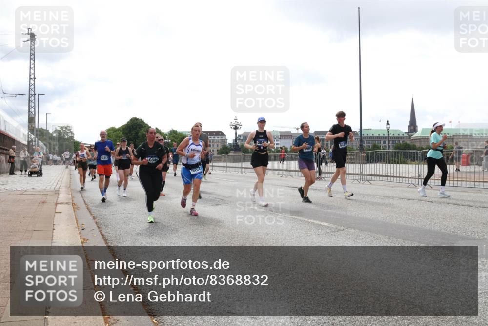 29.06.2025 - hella hamburg halbmarathon Lena Gebhardt http://msf.ph/oto/8368832 29.06.2025 10:39:37 Lombardsbrücke 12217, 10849, 19104, 284, 8995, 6321, 1760, 1856, 1883, 2092, 2313, 2571, 2574, 2578, 2843, 2893, 2976, 2998, 3046, 3275, 3353, 3727, 3882, 3883, 3884, 4298, 4523, 4603, 4609, 4659, 4752, 4855, 4882, 5045, 5701, 6321, 6342, 6343, 6427, 6428, 6719, 6726, 6739, 6748, 7045, 7053, 7125, 7199, 7341, 7429, 7501, 7506, 7524, 7684, 7815, 8107, 8203, 8243, 8612, 8995, 9393, 9420, 9446, 9569, 9698, 9747, 9777, 10001, 10315, 10441, 10512, 10516 meine-sportfotos.de