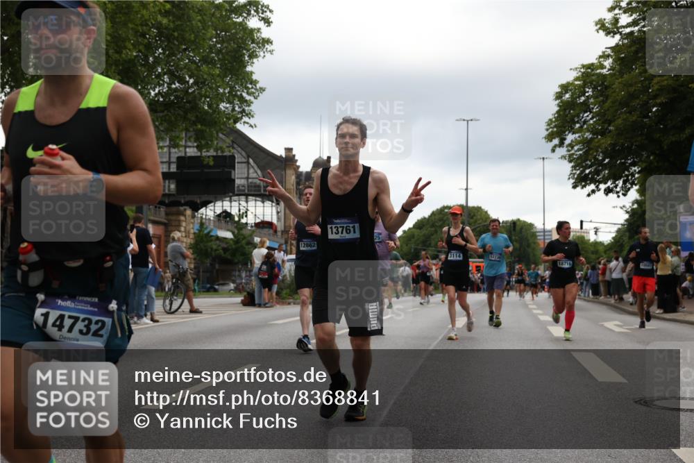 29.06.2025 - hella hamburg halbmarathon Yannick Fuchs http://msf.ph/oto/8368841 29.06.2025 10:53:29 20KM 2348, 2780, 3114, 3279, 3425, 4238, 4796, 4986, 5885, 6087, 6220, 6438, 7031, 7223, 7287, 8030, 8326, 8807, 9985, 10488, 10587, 10896, 10943, 11018, 11114, 11757, 11935, 11938, 12206, 12261, 12564, 12736, 12779, 12862, 13583, 13706, 13761, 14567, 14732, 14902, 14928, 14965, 15232, 15284, 15785, 16227, 16530, 16754, 16910, 16915, 16980, 17176, 17304, 17503, 17630, 18467, 18485, 18716, 18855, 19015, 19160 meine-sportfotos.de