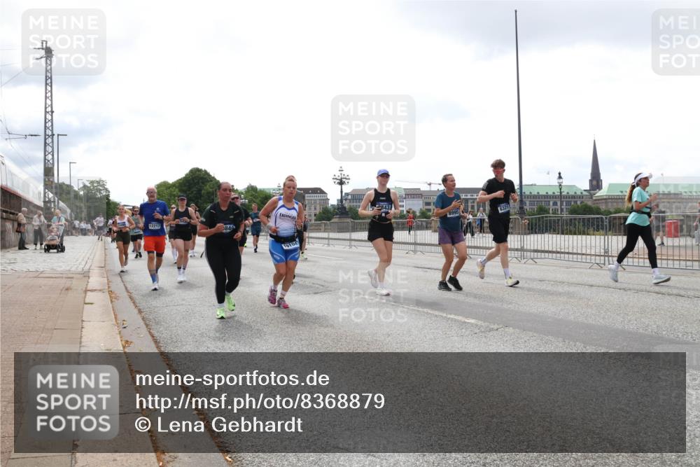 29.06.2025 - hella hamburg halbmarathon Lena Gebhardt http://msf.ph/oto/8368879 29.06.2025 10:39:37 Lombardsbrücke 12217, 840, 8995, 6321, 19104, 1760, 1856, 1883, 2092, 2313, 2571, 2574, 2578, 2843, 2893, 2976, 2998, 3046, 3275, 3353, 3727, 3882, 3883, 3884, 4298, 4523, 4603, 4609, 4659, 4752, 4855, 4882, 5045, 5701, 6321, 6342, 6343, 6427, 6428, 6719, 6726, 6739, 6748, 7045, 7053, 7125, 7199, 7341, 7429, 7501, 7506, 7524, 7684, 7815, 8107, 8203, 8243, 8612, 8995, 9393, 9420, 9446, 9569, 9698, 9747, 9777, 10001, 10315, 10441, 10512, 10516 meine-sportfotos.de