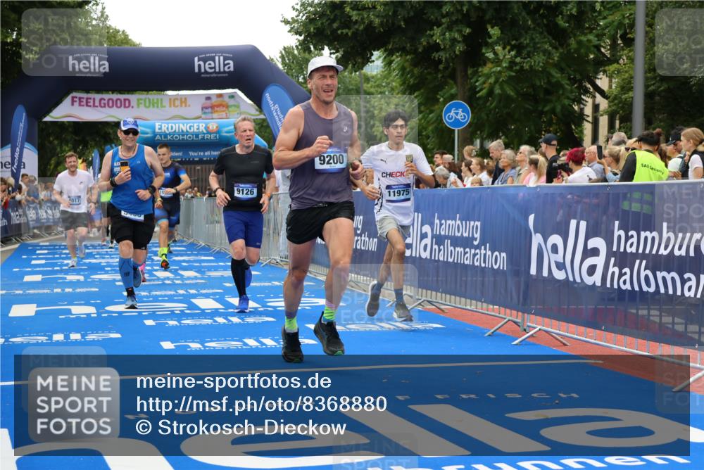 29.06.2025 - hella hamburg halbmarathon Strokosch-Dieckow http://msf.ph/oto/8368880 29.06.2025 10:49:49 Ziel 2540, 3543, 4017, 5460, 5894, 6125, 8454, 8455, 9126, 9200, 9491, 9551, 9597, 9723, 9924, 11975, 12527, 12733, 13159, 13463, 14794, 16716, 16732, 16800, 16877, 16887, 17282, 17753, 18926, 19109, 19122 meine-sportfotos.de
