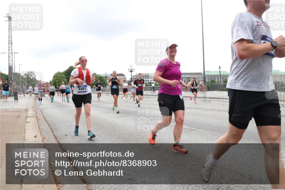 29.06.2025 - hella hamburg halbmarathon Lena Gebhardt http://msf.ph/oto/8368903 29.06.2025 10:48:44 Lombardsbrücke 8461, 1142, 15833, 1142, 1167, 1584, 2160, 2195, 2437, 2438, 2475, 2627, 2716, 2792, 2909, 3215, 3224, 3320, 3661, 5010, 5479, 5480, 5551, 5781, 6015, 6143, 6437, 6566, 7062, 7203, 7532, 7947, 7948, 8461, 8719, 8760, 8948, 9552, 9775, 9787, 10059, 10081, 10204, 10366, 10524, 10654, 10656, 11000, 11364, 11365, 13814, 13845, 15715, 16498, 16499, 16701 meine-sportfotos.de