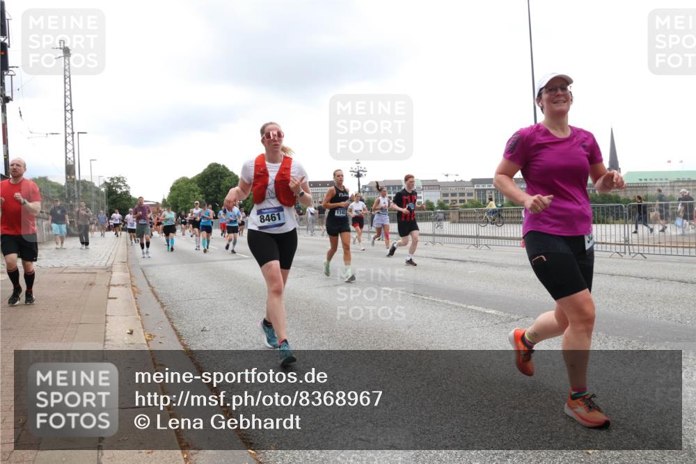 29.06.2025 - hella hamburg halbmarathon Lena Gebhardt http://msf.ph/oto/8368967 29.06.2025 10:48:44 Lombardsbrücke 8461, 1142, 1142, 1167, 1584, 2160, 2195, 2437, 2438, 2475, 2627, 2716, 2792, 2909, 3215, 3224, 3320, 3661, 5010, 5479, 5480, 5551, 5781, 6015, 6143, 6437, 6566, 7062, 7203, 7532, 7947, 7948, 8461, 8719, 8760, 8948, 9552, 9775, 9787, 10059, 10081, 10204, 10366, 10524, 10654, 10656, 11000, 11364, 11365, 13814, 13845, 15715, 16498, 16499, 16701 meine-sportfotos.de
