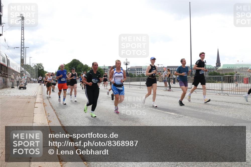 29.06.2025 - hella hamburg halbmarathon Lena Gebhardt http://msf.ph/oto/8368987 29.06.2025 10:39:38 Lombardsbrücke 12217, 1084, 6321, 104, 1760, 1856, 1883, 2092, 2313, 2574, 2578, 2843, 2893, 2976, 3046, 3275, 3353, 3727, 3882, 3883, 3884, 4298, 4523, 4603, 4609, 4659, 4752, 4855, 4882, 5045, 5701, 6321, 6342, 6343, 6427, 6428, 6719, 6726, 6739, 6748, 7045, 7053, 7125, 7199, 7341, 7429, 7501, 7506, 7524, 7684, 8107, 8203, 8243, 8612, 8995, 9393, 9420, 9446, 9569, 9698, 9747, 9777, 10001, 10441, 10512, 10516 meine-sportfotos.de